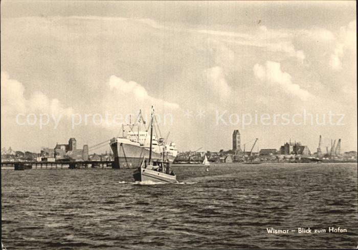 Wismar Mecklenburg Blick zum Hafen Dampfer