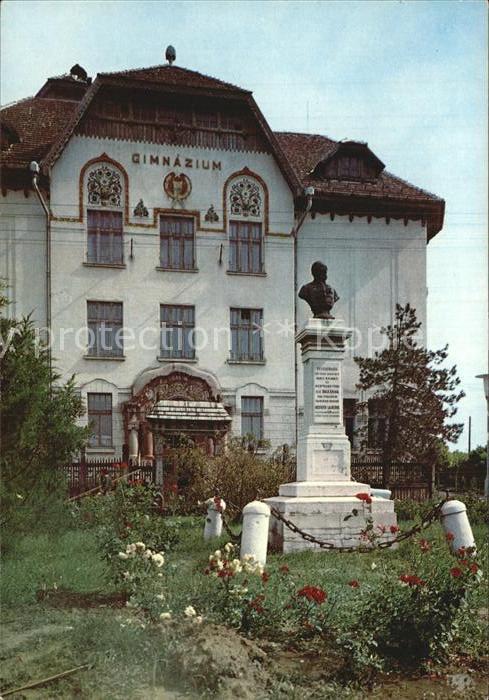 Csongrad Gimanzium Kossuth Lajos szobraval Gymnasium Denkmal Bueste
