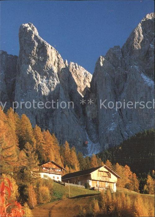 Villnoess Villnoesstal mit Geislerspitzen Dolomiten Herbststimmung