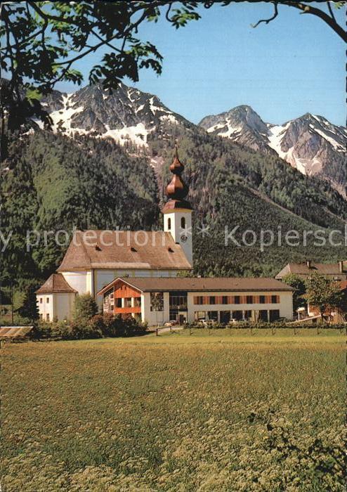 Inzell Traunstein Bayern Rathaus und Kirche mit Blick zum Rauschberg