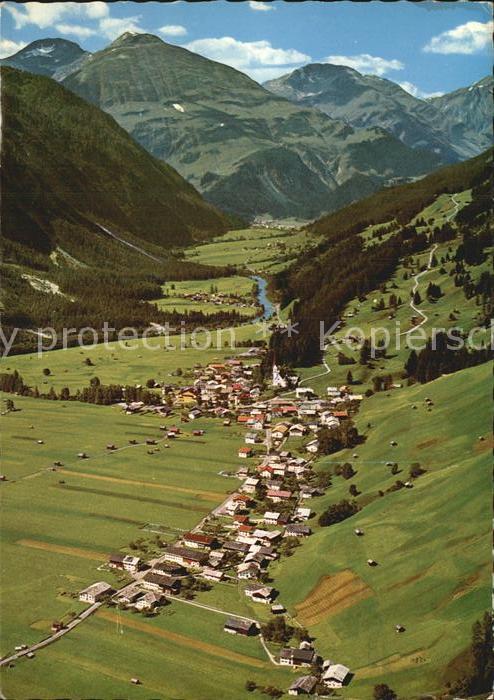 Holzgau mit Pimig und Laerchspitze Fliegeraufnahme
