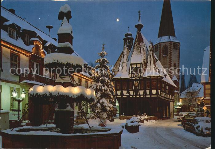 Michelstadt Marktplatz mit historischem Rathaus und Brunnen