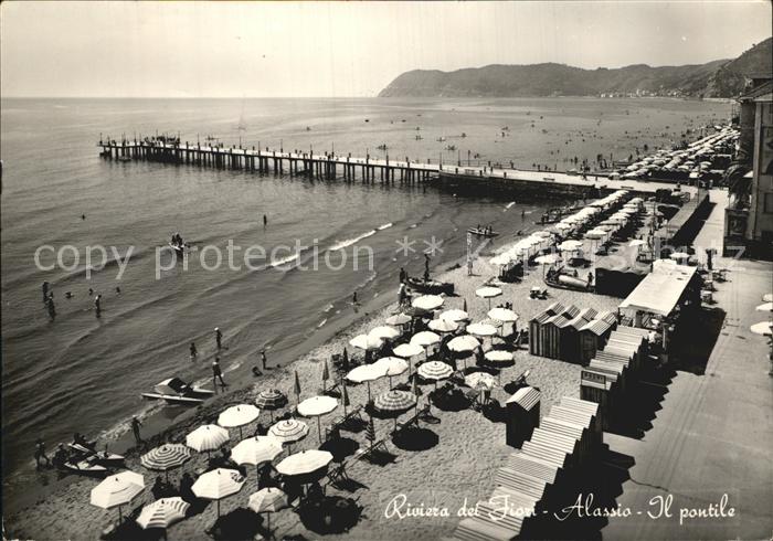 ALAssIO Savona Liguria IT Strand mit Seebruecke Il Pontile