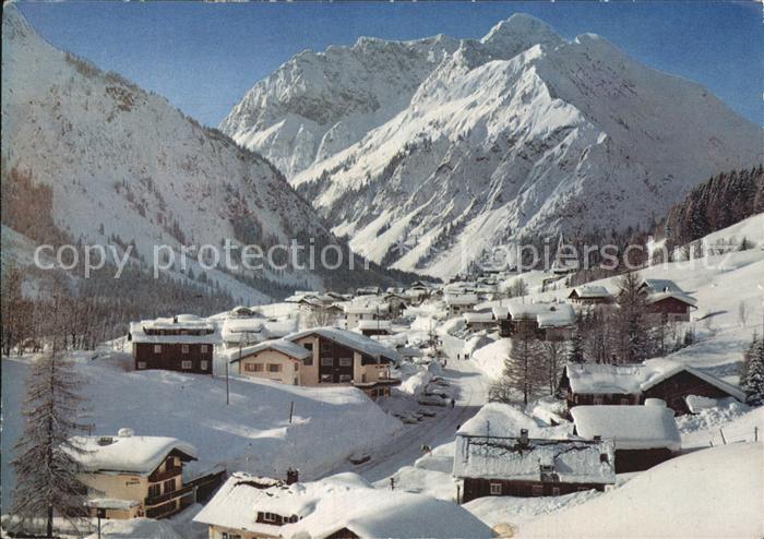 Mittelberg Kleinwalsertal Teilansicht mit Widderstein und Baerenkopf