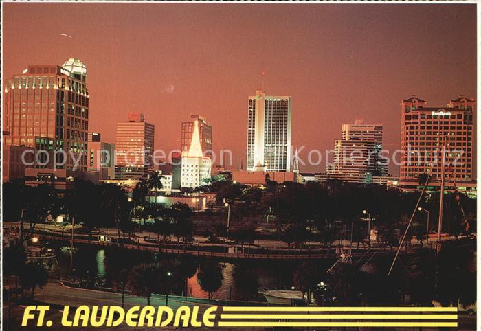 Fort Lauderdale Skyline mit Fluss bei Nacht