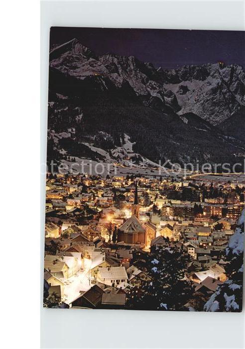 GARMISCH-PARTENKIRCHEN Bayern bei Nacht mit Zugspitzgruppe