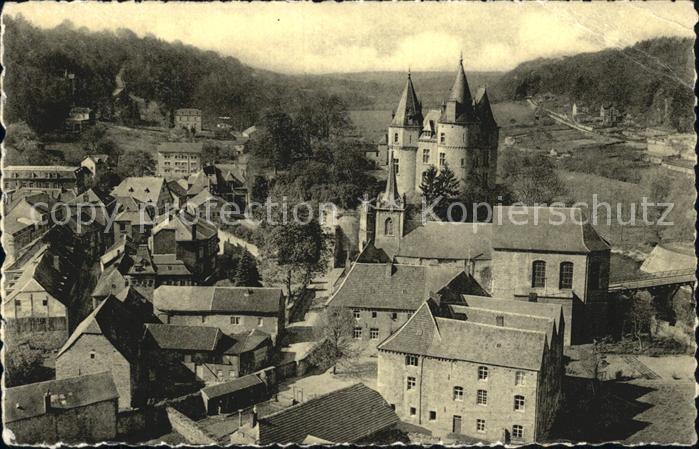 Durbuy Panorama de la jolie villette montrant un ensemble harmonieux et feodal d