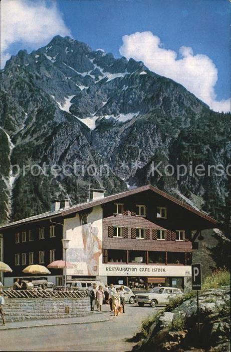 Mittelberg Kleinwalsertal Hotel Alte Krone mit Zwoelferkopf