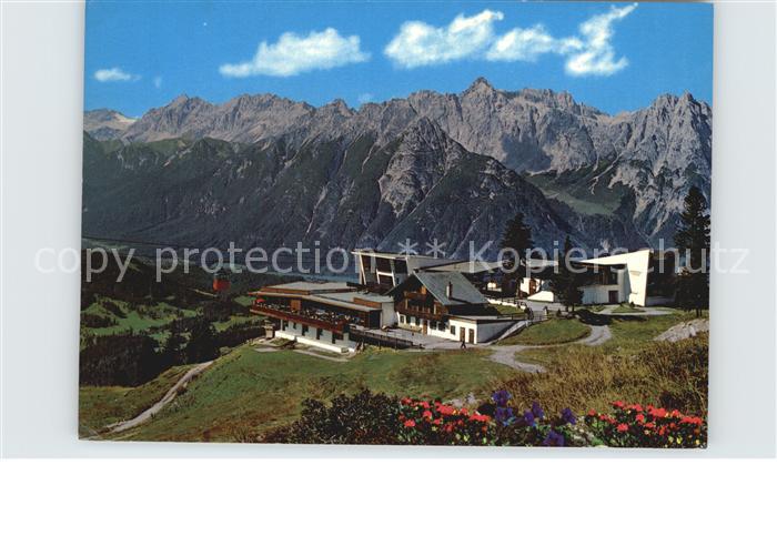Seefeld Tirol Rosshuette mit Haermelekopfseilbahn Zugspitze und Wettersteingebir