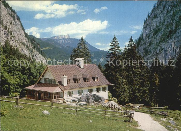 Ramsau Berchtesgaden Berggasttaette Wimbachschloss mit Untersberg Berchtesgadene