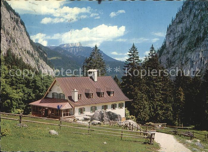 Ramsau Berchtesgaden Berggaststaette Wimbachschloss mit Untersberg Berchtesgaden
