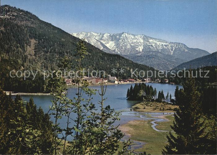 Spitzingsee Panorama Bergdorf Hoehenluftkurort mit Sonnwendjoch Mangfallgebirge