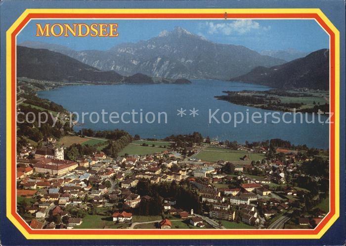 Mondsee Salzkammergut Fliegeraufnahme mit Scharfberg