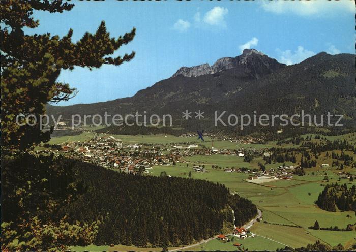 Reutte Tirol Panorama mit Saeugling