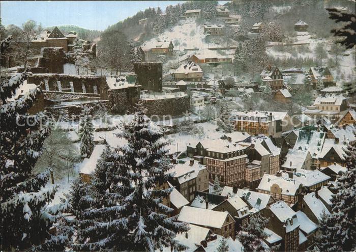 Monschau Montjoie NRW Verschneite Stadt mit der Jugendburg Naturpark Nordeifel C