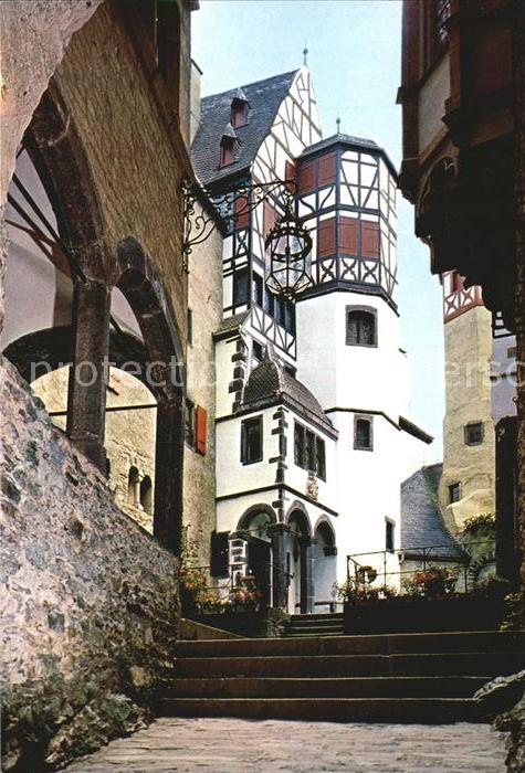 Wierschem Burg Eltz Burghof