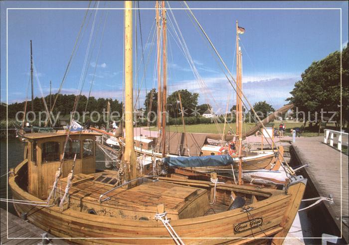 Wiek Ruegen Fischerboote am Anleger