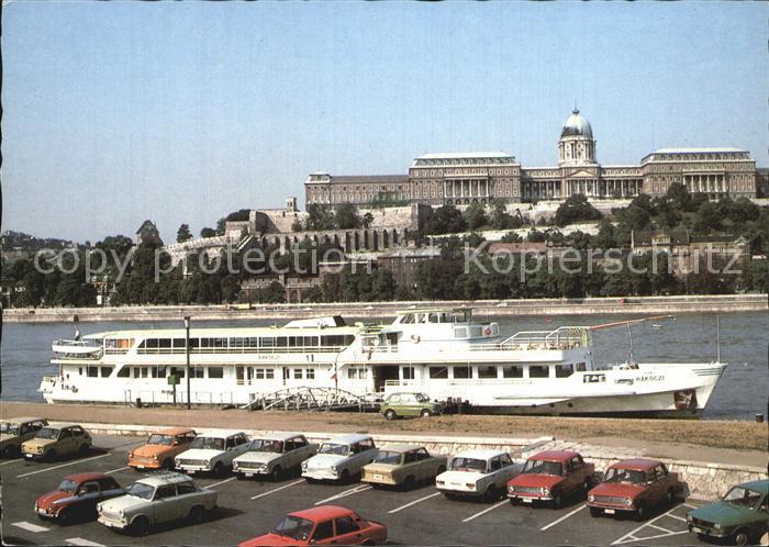 Budapest Burg von Buda Fahrgastschiff Donau
