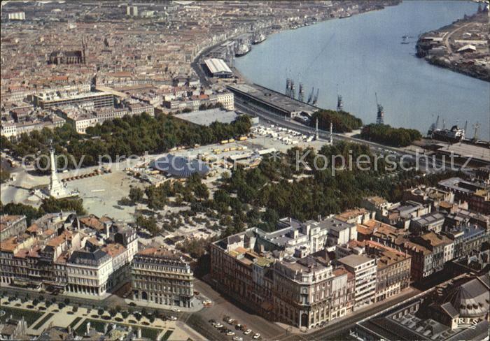 Bordeaux Les Quinconces Monument des Girondins Quais Grand Pont vue aerienne
