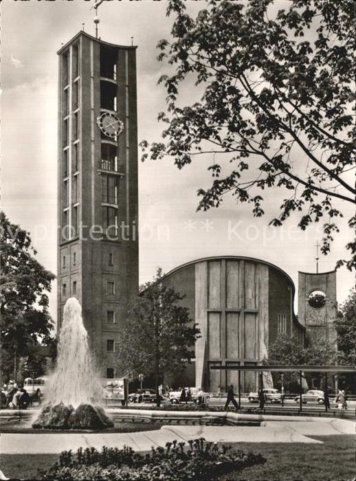 Muenchen Bayern Neue Matthaeuskirche Springbrunnen