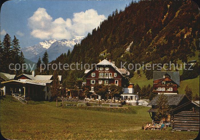 Koetschachtal Hoteldorf Gruener Baum Gaststaette mit Stubnerkogel