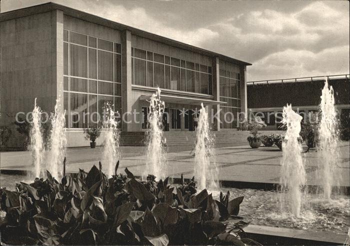 Bad Salzuflen Eingang zur Konzerthalle mit Leuchtfontaene