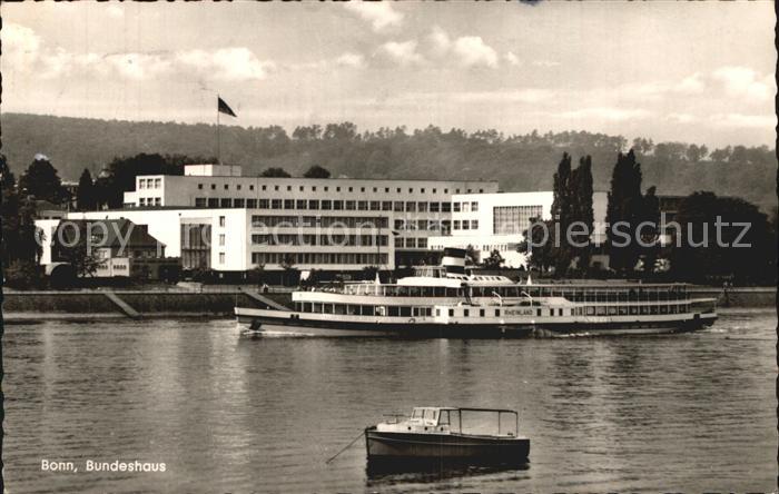 Bonn Rhein Bundeshaus mit Personenschiff Rheinland
