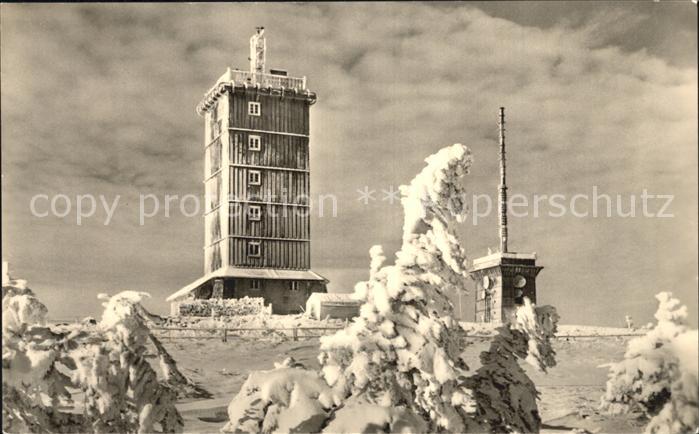 Brocken Harz tief verschneite Sendetuerme