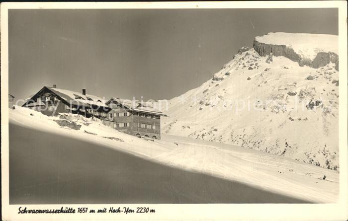 Schwarzwasserhuette mit Hoch-Ifen  im Kleinwalstertal