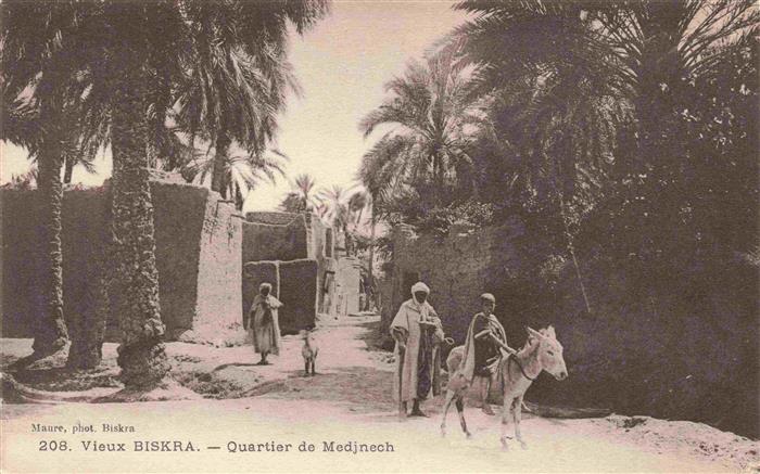 Biskra Algerie Quartier-de-Medjnech Palmen Lehmmauern Sandweg Arabischer-Mann Es