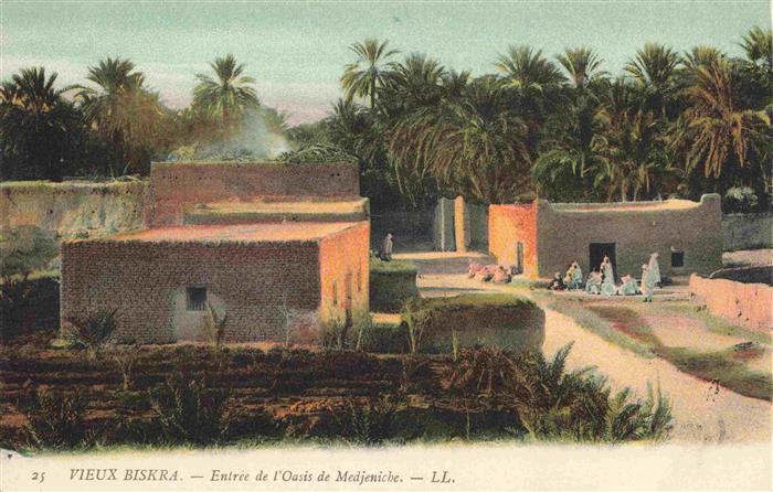 Biskra Algerie Oasis-de-Medjeniche Lehmhaeuser Palmen Dorfeingang Frauen Wuesten
