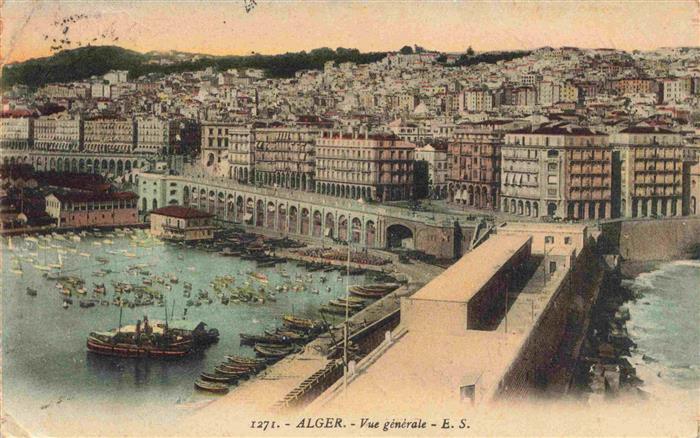 ALGER Algerie Hafen Boote Arkaden Kolonialgebaeude Stadthang Hafenmole Kaimauer
