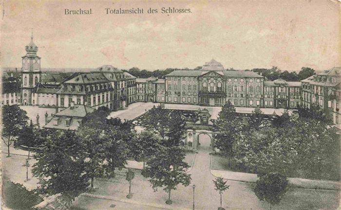 BRUCHSAL Baden Barockschloss Schlosskirche Torbogen Ehrenhof Baeume Barockarchit