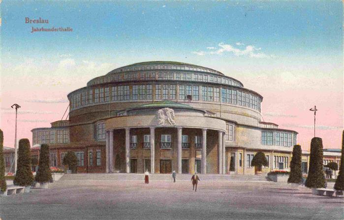 Breslau WROCLAW PL Jahrhunderthalle Hala-Stulecia Rundgebaeude Platz Passanten Z