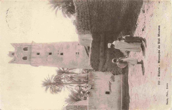 Biskra Algerie Mosquée-de-Sidi-Moussa Minarett Lehmbauten Palmen Gaessechen Einw