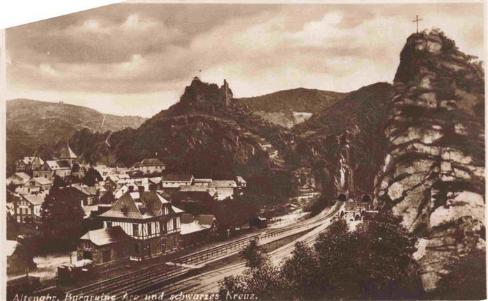 Altenahr Burgruine mit Are und schwarzem Kreuz
