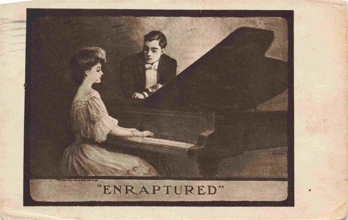 Klavier Piano-- Enraptured Frau Mann