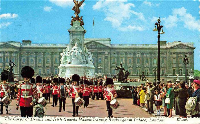 Leibgarde Wache Life Guards Irish Guards Mascot leaving Buckingham Palace London