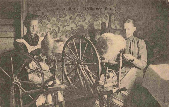 Vaestergoetland Region Sweden Linet spinnes Spinnerinnen Spinnrad