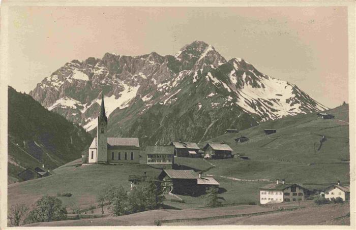 Hirschegg Kleinwalsertal Vorarlberg AT mit Widderstein und Kirche