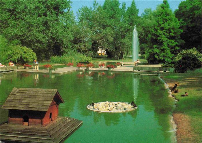 Bad Bellingen Partie im Kurpark Kurort im Markgraeflerland Schwarzwald