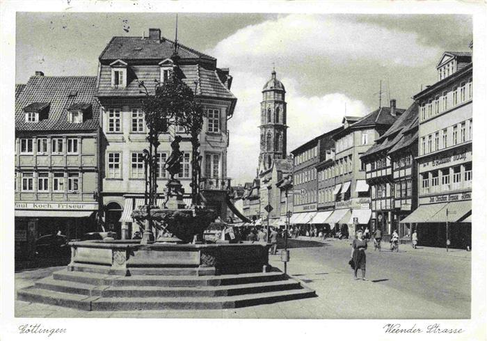 GoeTTINGEN  Niedersachsen Weender Strasse mit Gaenselieselbrunnen und Jacobikirc