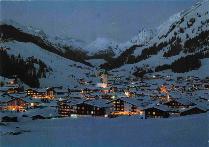 Lech Vorarlberg AT Panorama Wintersportplatz mit Lechtaler Alpen Nachtaufnahme