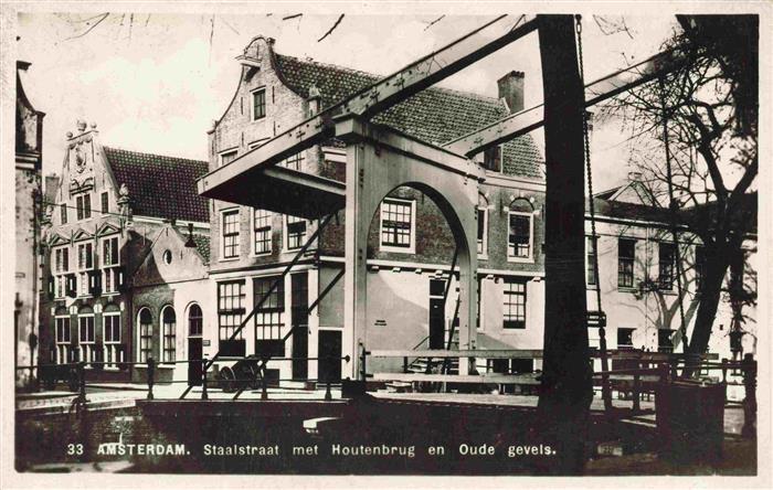 Amsterdam  NL Staatstraat met Houtenbrug en Oude gevels