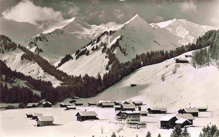 Boedmen Mittelberg Vorarlberg AT Kleinwalsertal mit Guentlispitze und Hoch Starz