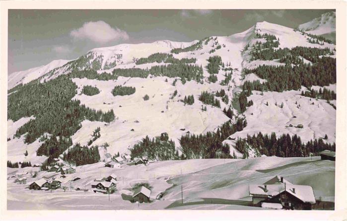 Hirschegg Kleinwalsertal Vorarlberg AT Winterpanorama Blick gegen Koepfle und Ku