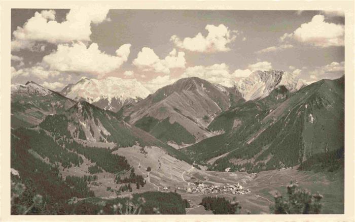 Berwang Tirol AT Panorama Blick vom Thaneller gegen Zugspitze Wettersteingebirge