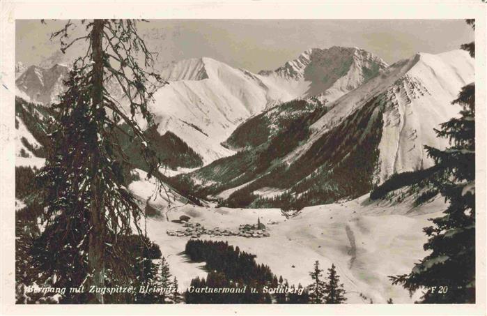 Berwang Tirol AT Panorama Blick gegen Zugspitze Wettersteingebirge Winterlandsch