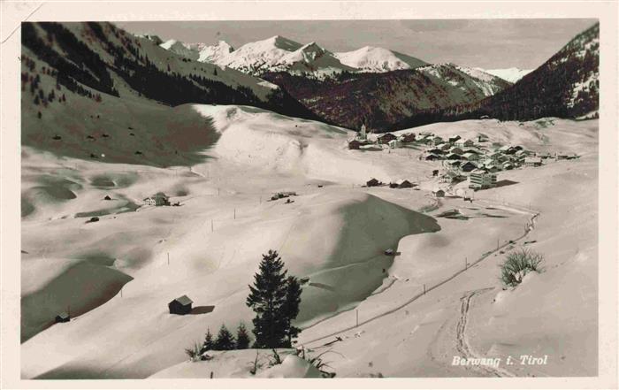 Berwang Tirol AT Winterpanorama Schiparadies Blick gegen die Raazalpe