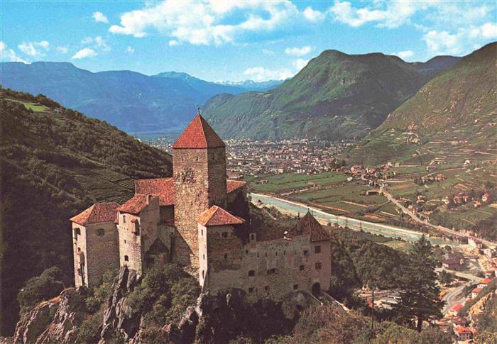 Karneid Suedtirol Schloss Castello di Cornedo Alpenpanorama